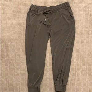 Splendid maternity joggers